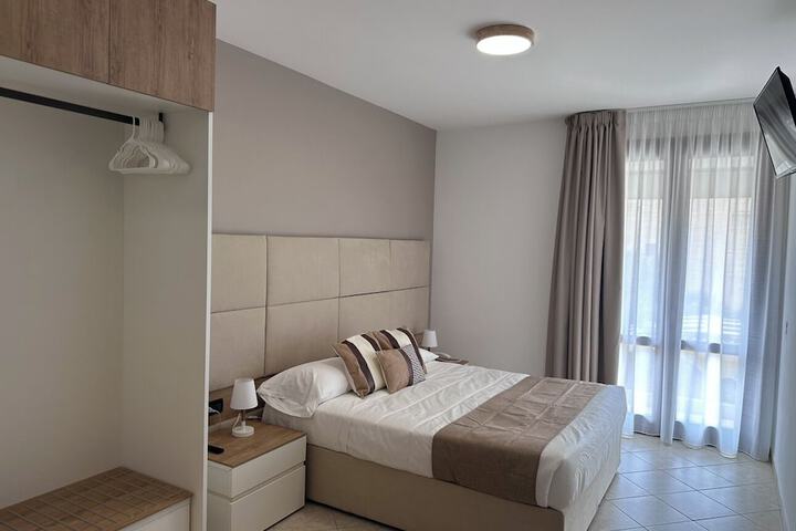 Room 5 of 62