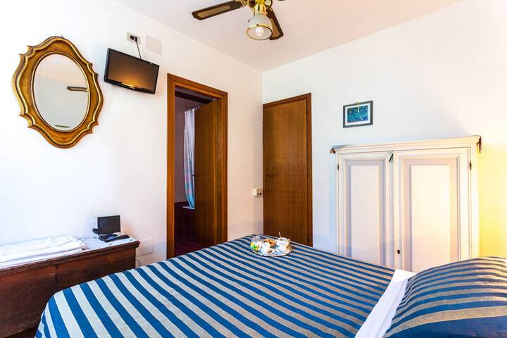 Room 9 of 48