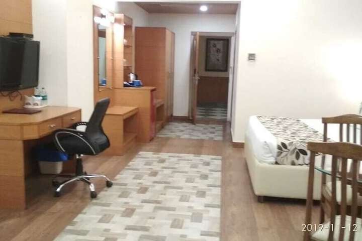 Room 8 of 30