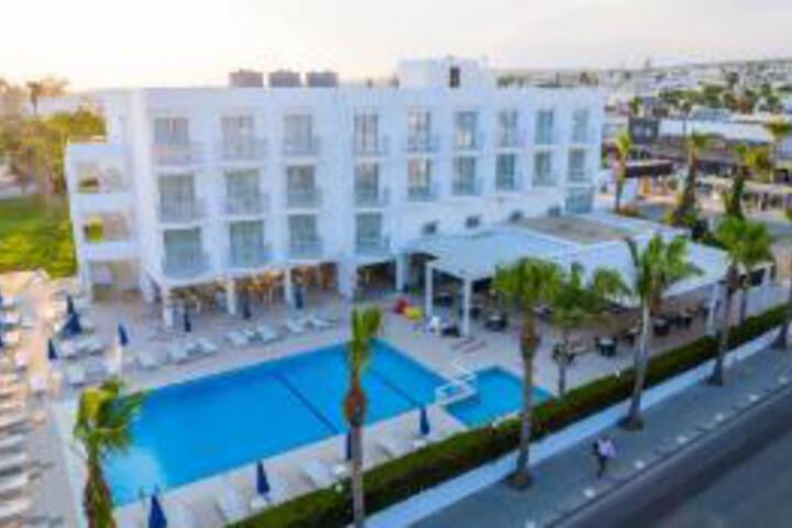 Exterior of Hotel Napa Tsokkos