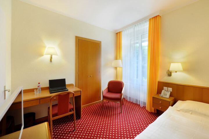 Room 37 of 65