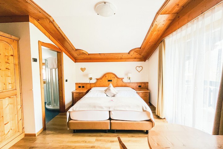 Room 53 of 142
