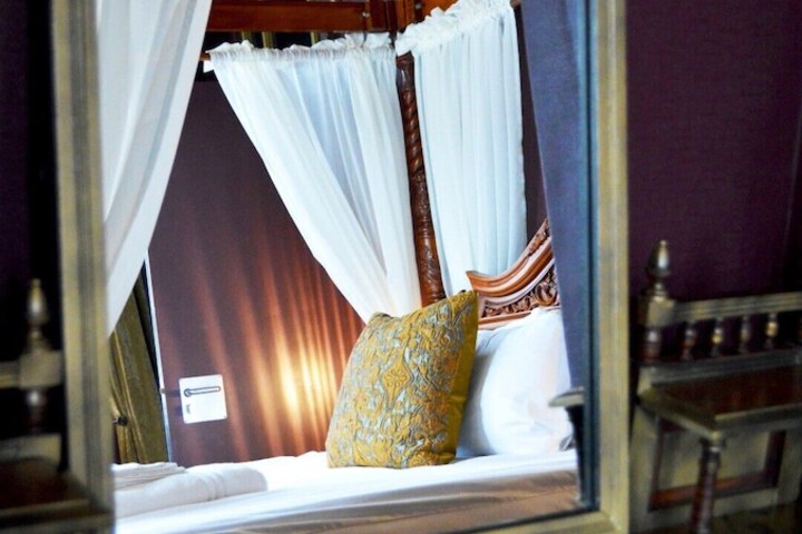 Room 4 of 7
