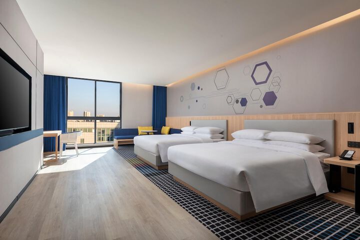 Room 6 of 18