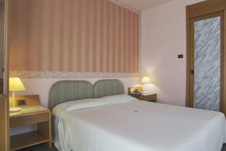 Room 5 of 26
