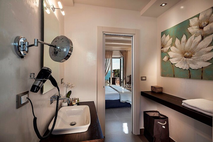 Room 35 of 89