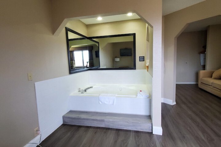 Private spa tub