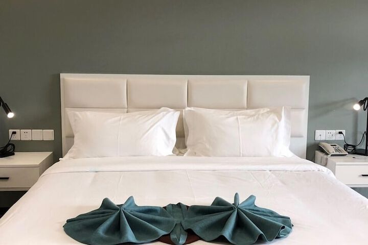 Room 16 of 28