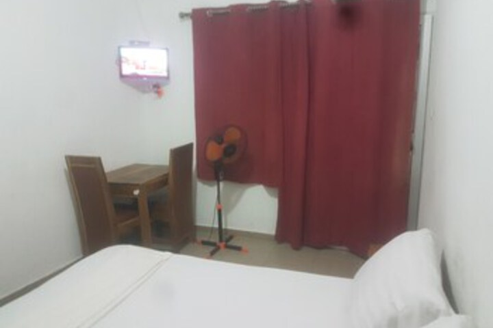 Room 32 of 40