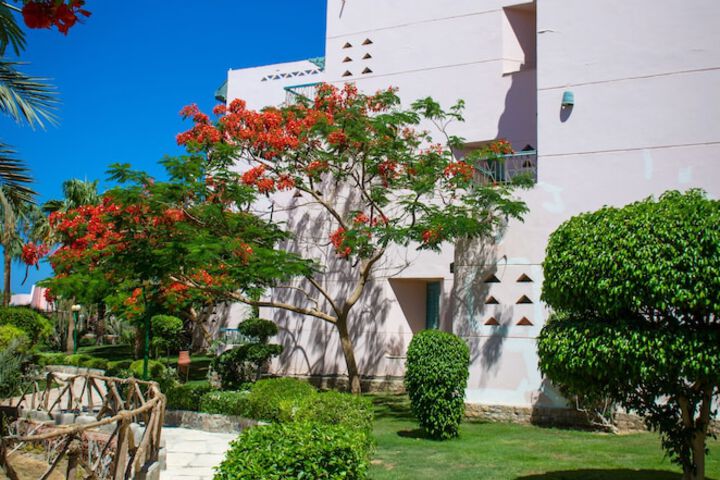 Hotel Exterior 44 of 53