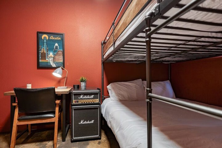Room 27 of 65