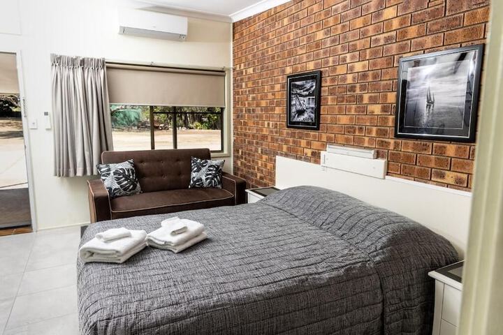 Room 4 of 34
