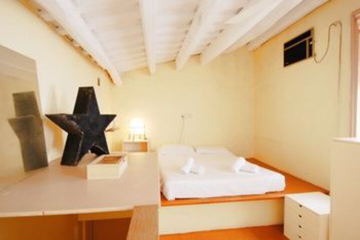 Room 14 of 32