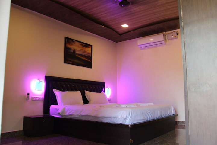 Room 8 of 53