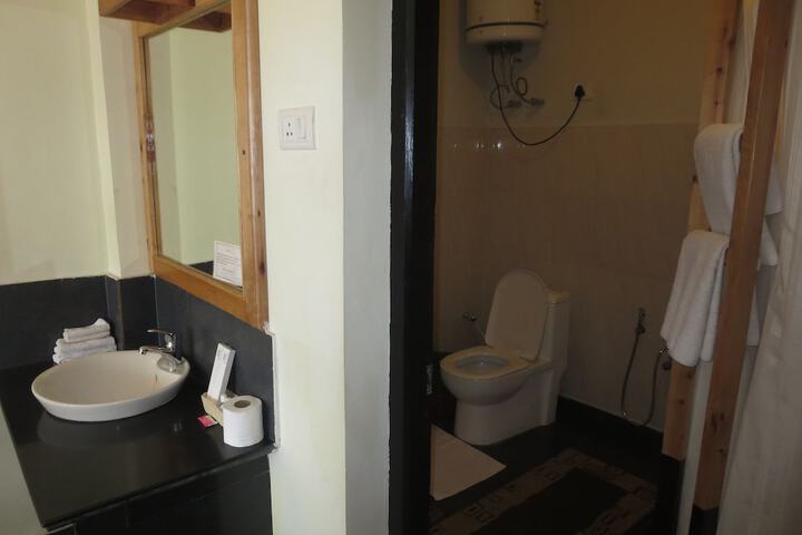 Room 11 of 20
