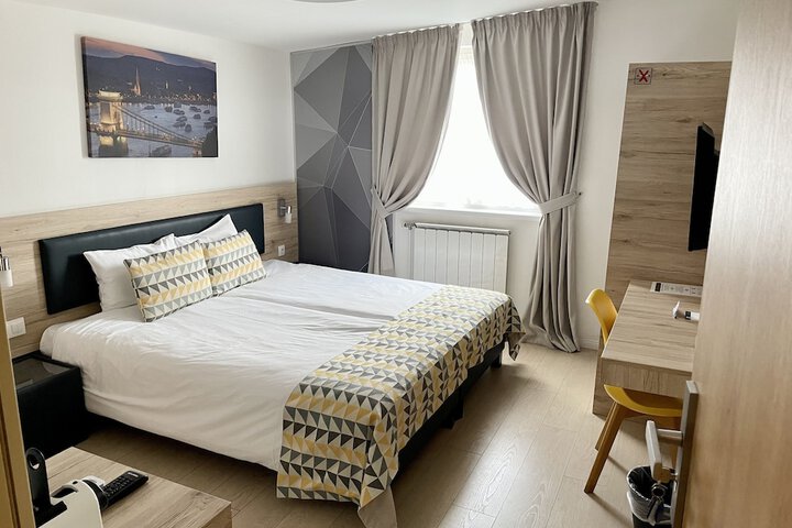Room 27 of 66