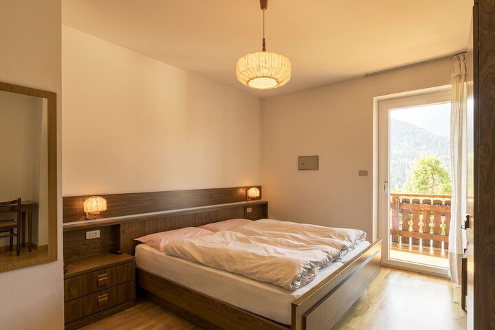 Room 3 of 33