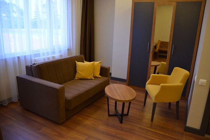 Room 4 of 48