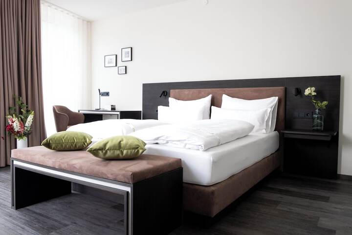 Room 12 of 33