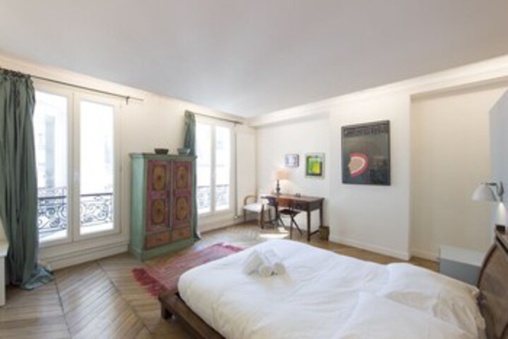Room 25 of 33