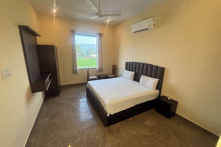 Room 8 of 73