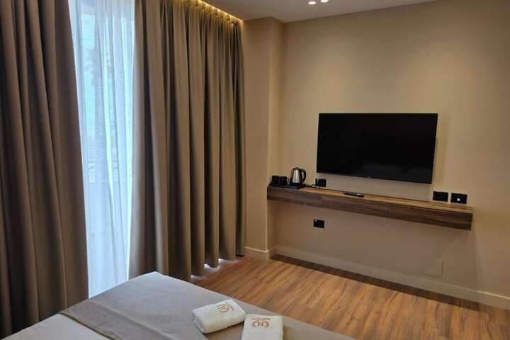 Room 27 of 104