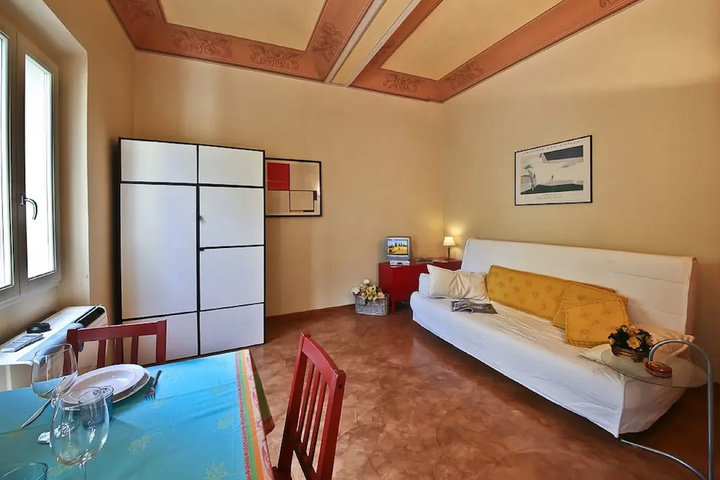 Room 2 of 9