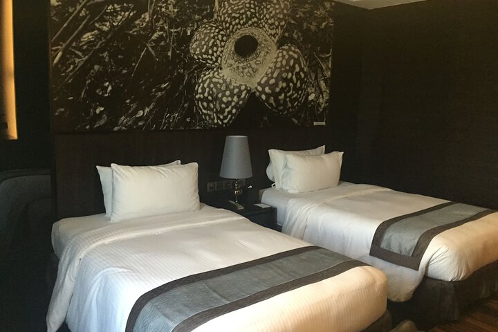 Room 6 of 77