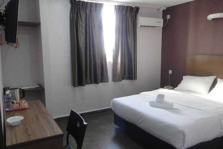 Room 17 of 33