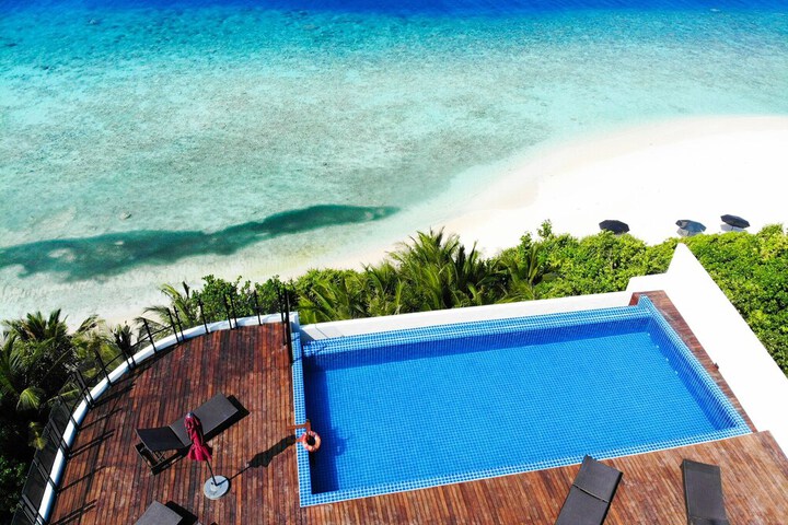 Pool 44 of 59