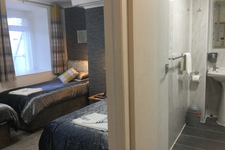 Room 112 of 170