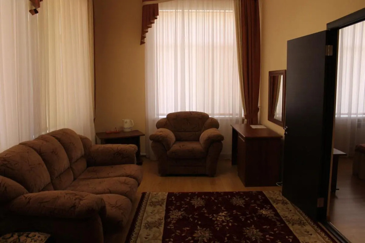 Room 5 of 13