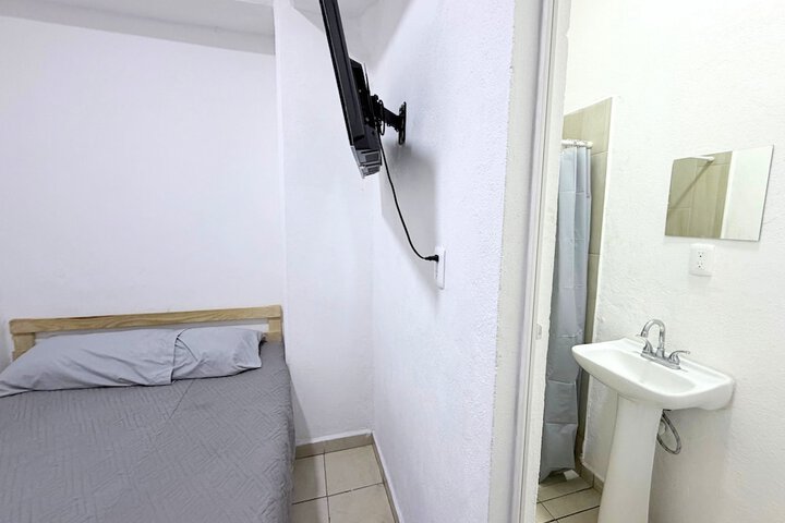 Room 4 of 32
