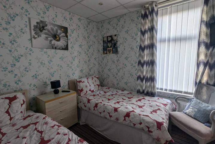 Room 11 of 27