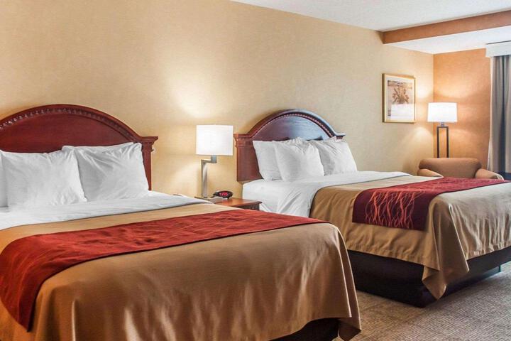 2 Queen Beds (7 of 16)
