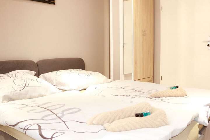 Room 7 of 36