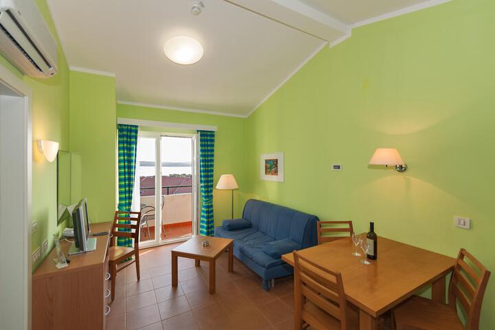 Room 16 of 44