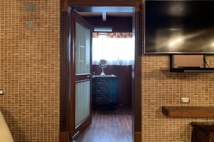 Room 30 of 230