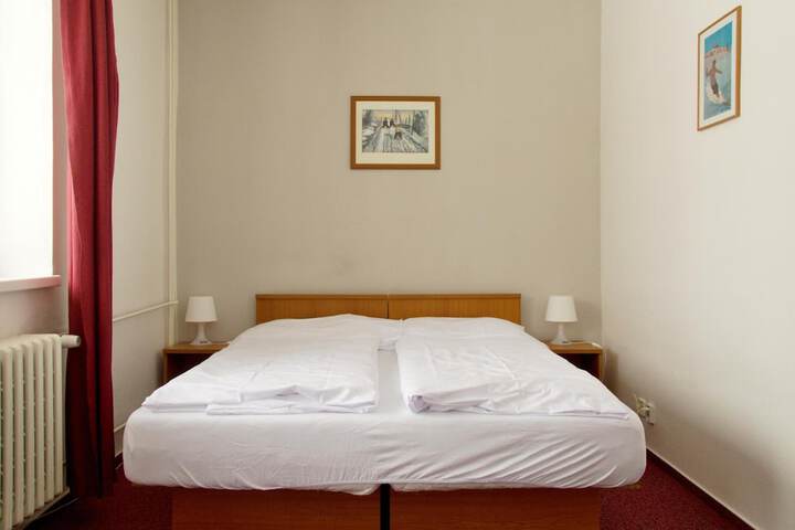 Room 5 of 28