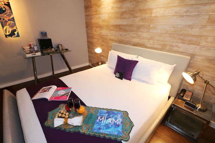 Double Accessible Queen Size Bed (11 of 16)