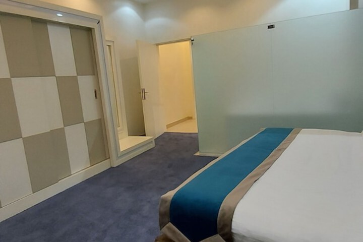 Room 12 of 34