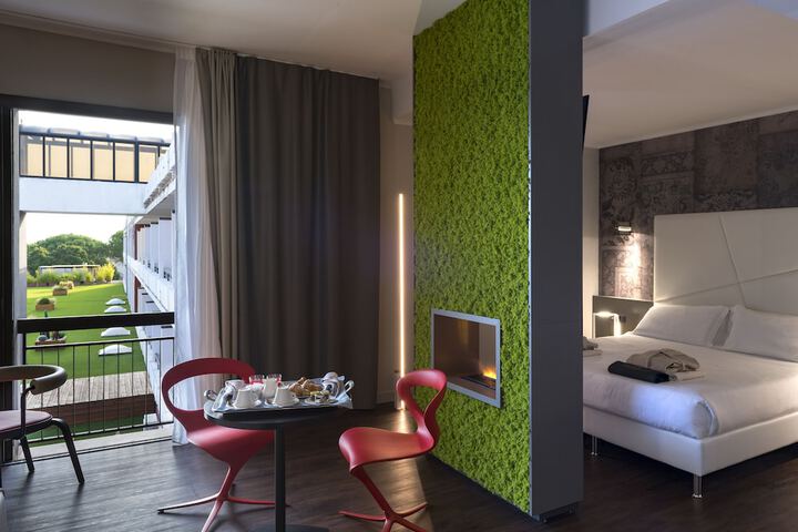 Room 4 of 124