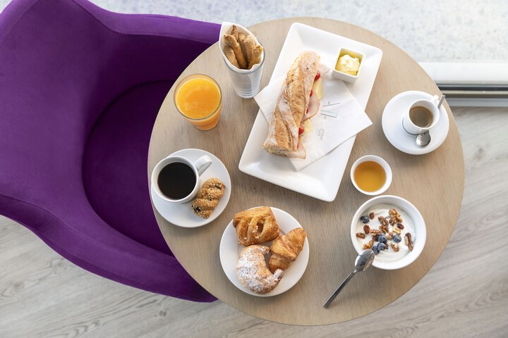 Breakfast/Coffee Service 64 of 87