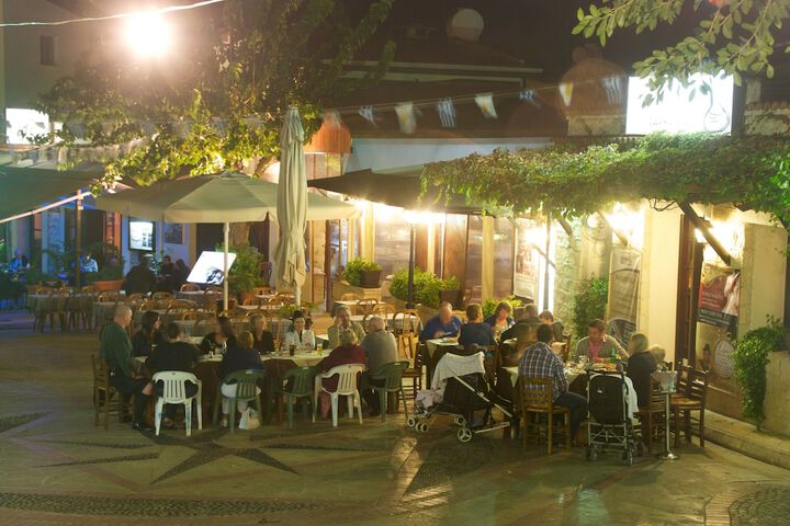 Dining 52 of 88