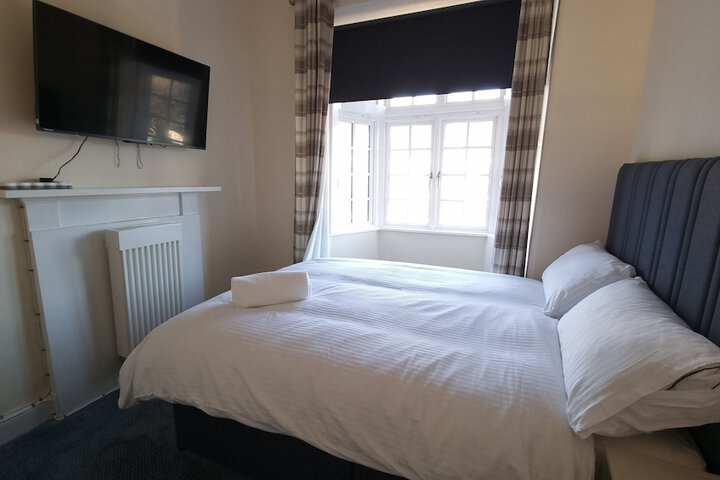 Room 3 of 32
