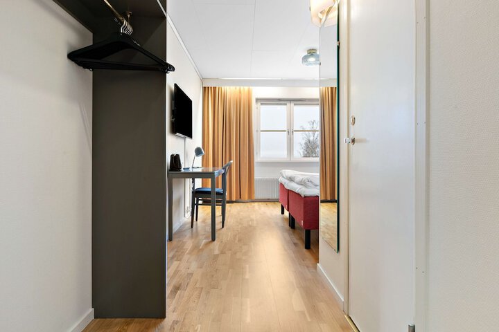 Room 21 of 87