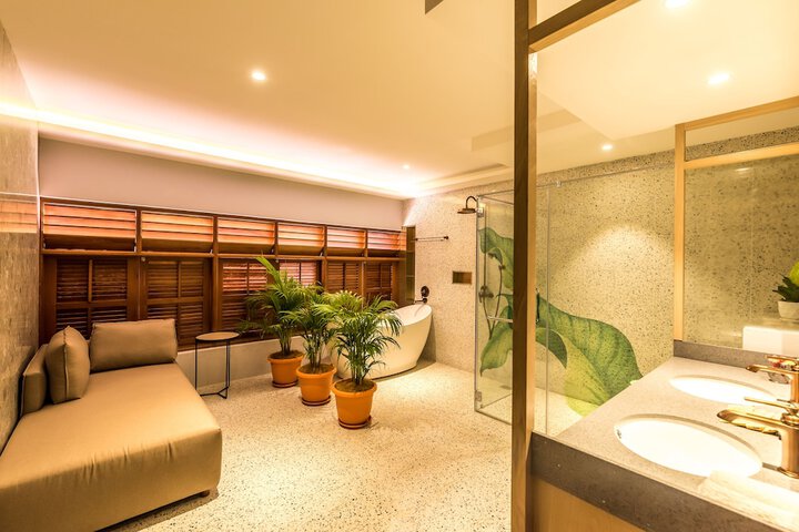 Room 16 of 28