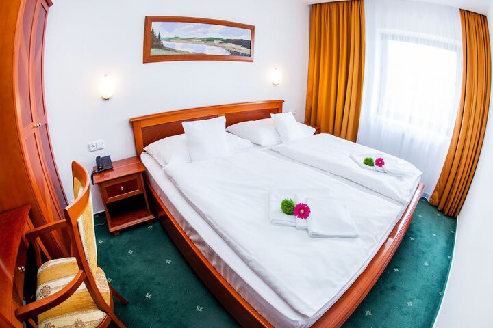 Room 4 of 42