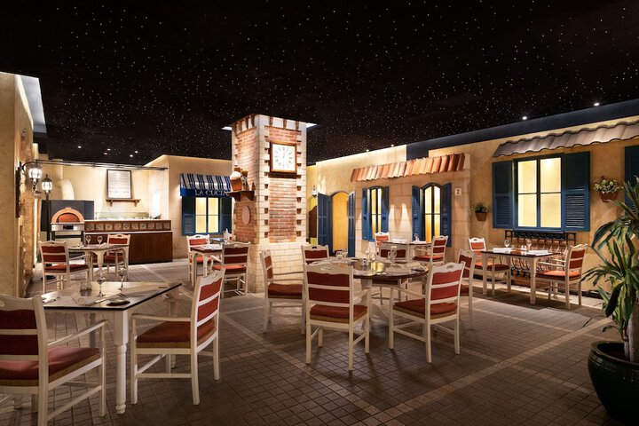 Dining 45 of 69