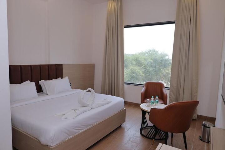Room 2 of 38